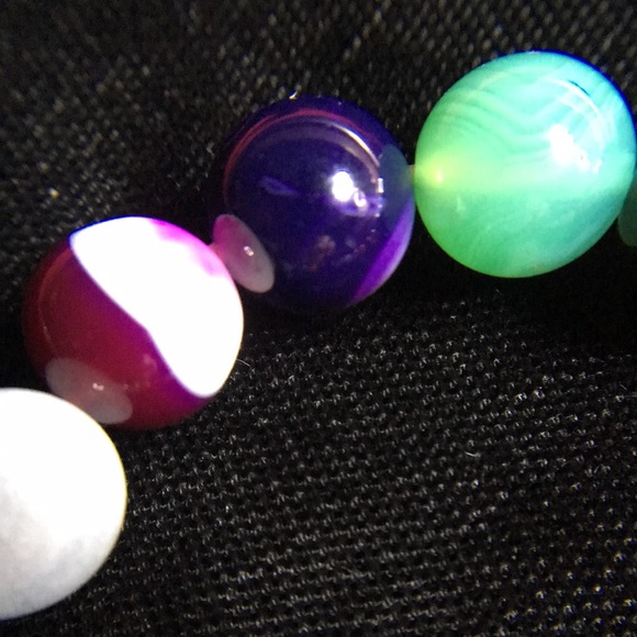 Agate & Chalcedony Gemstone Beaded Stretch Bracelet - Picture 6 of 8